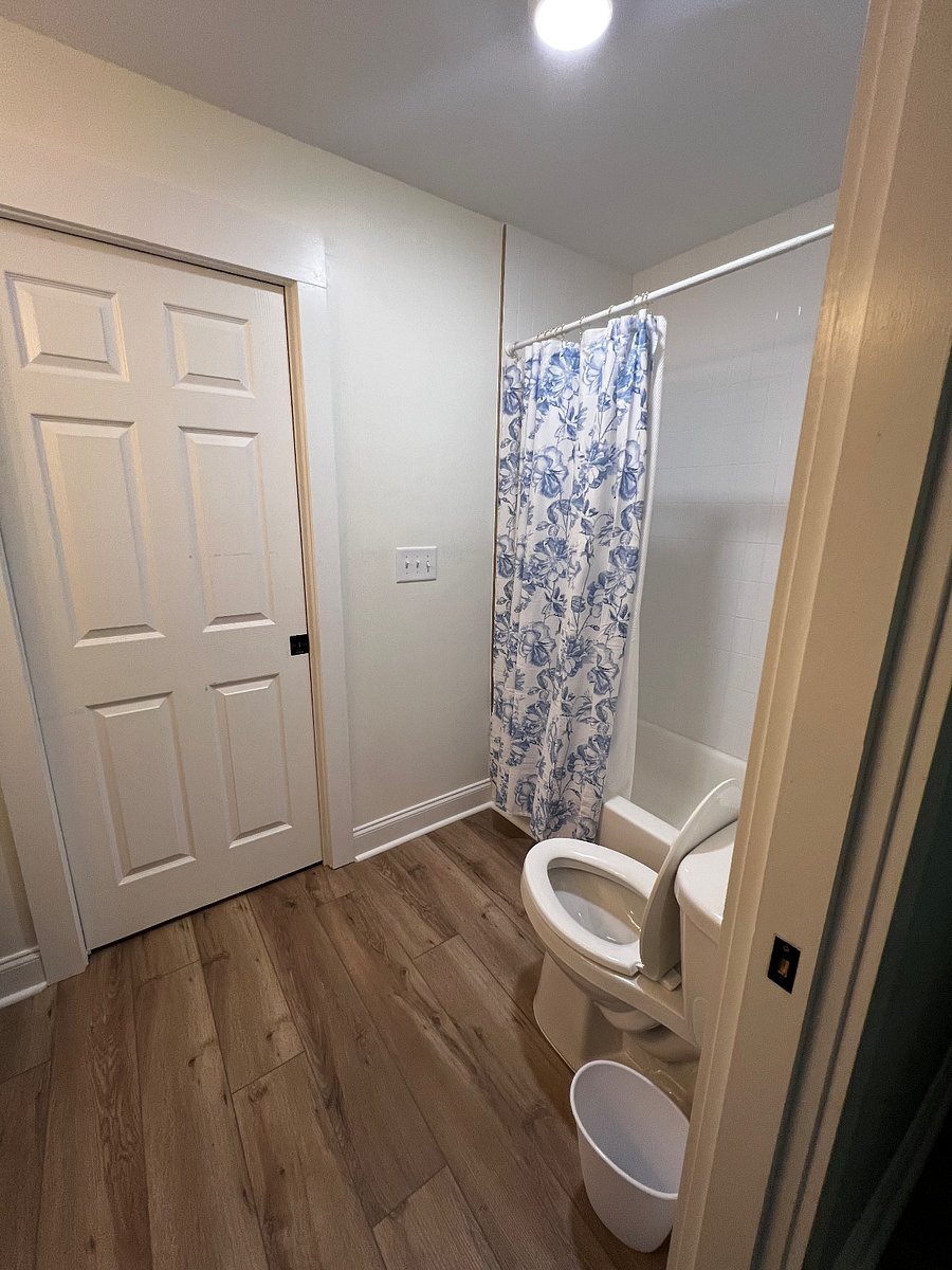 jack-n-jill bathroom