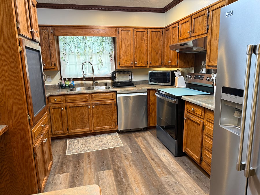COMMON AREA: Kitchen
All appliances are new and the kitchen has toaster, microwave, dual coffee maker, electric kettle, air fryer and all the gadgets.