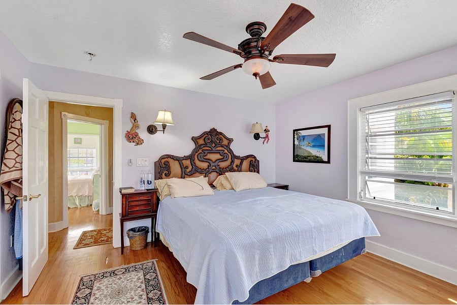 Primary Bedroom (King Bed)