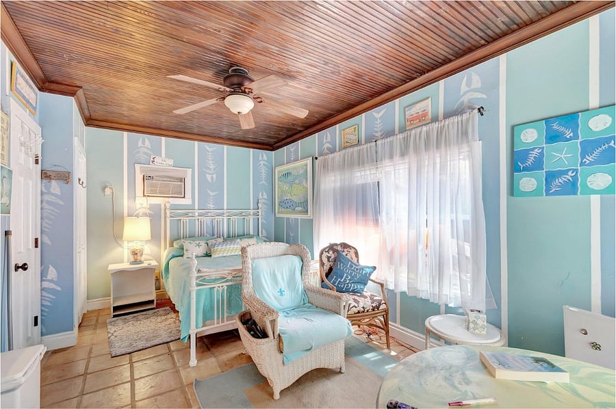 Private Casita; 1 Queen Bed and smart TV. 