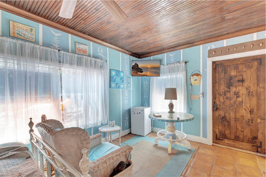 Private Casita; 1 Queen Bed and smart TV. 