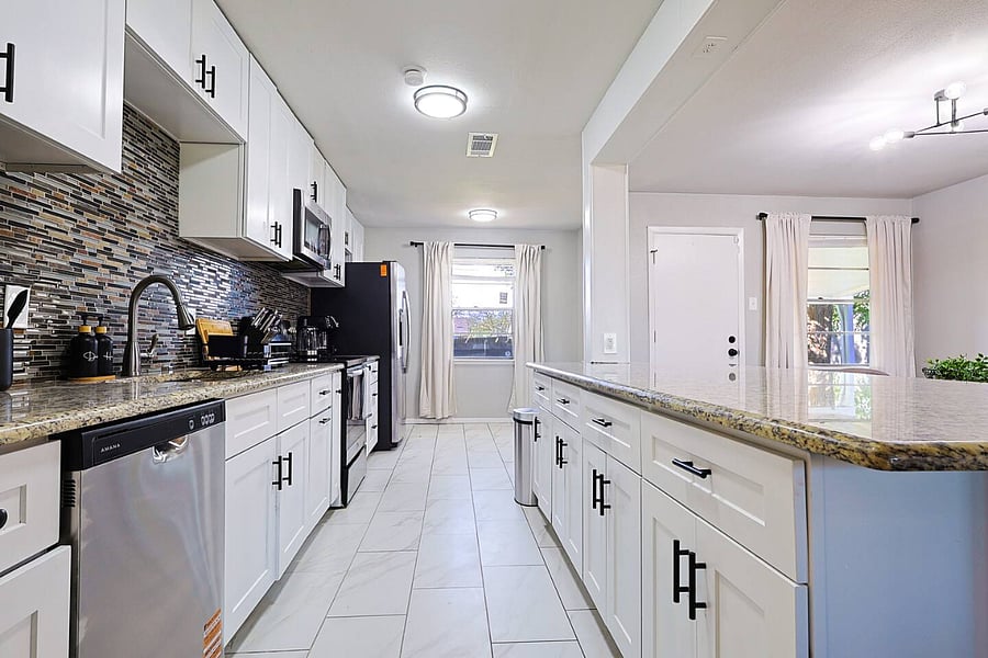 Full Kitchen
