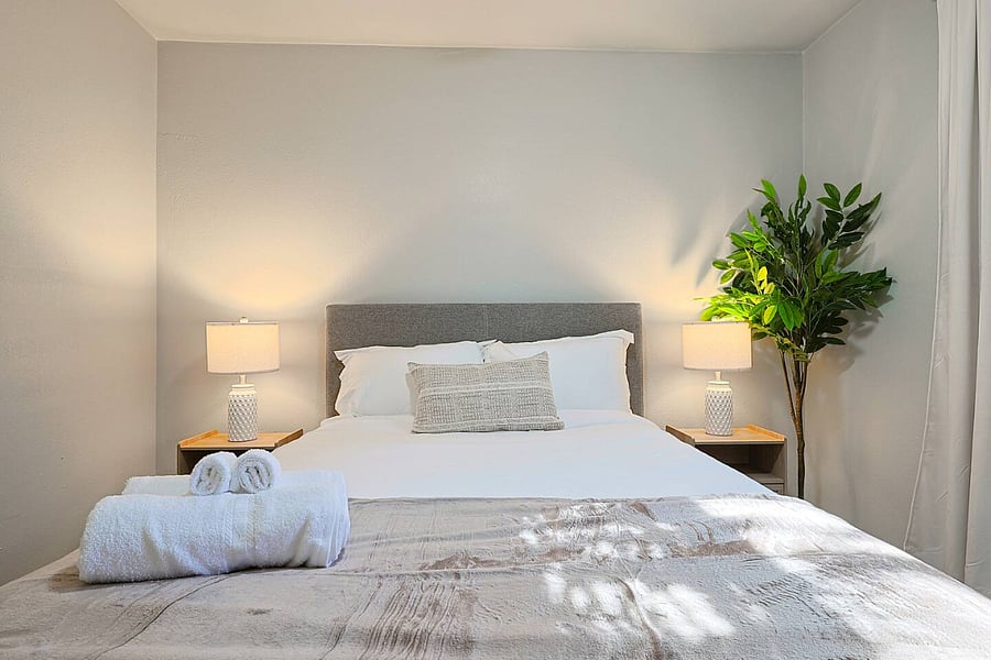Bedroom 2
-Queen bed