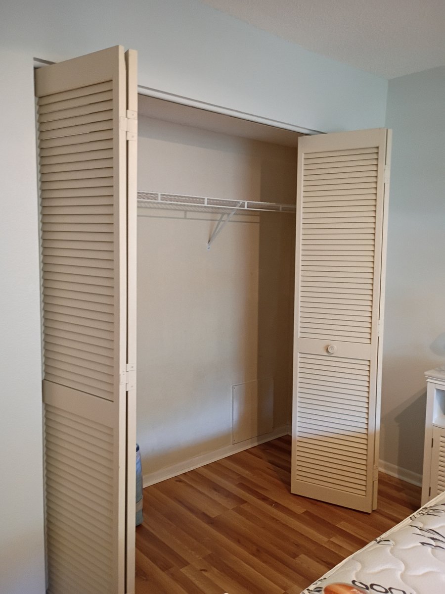 Large closet in 2nd nedroom