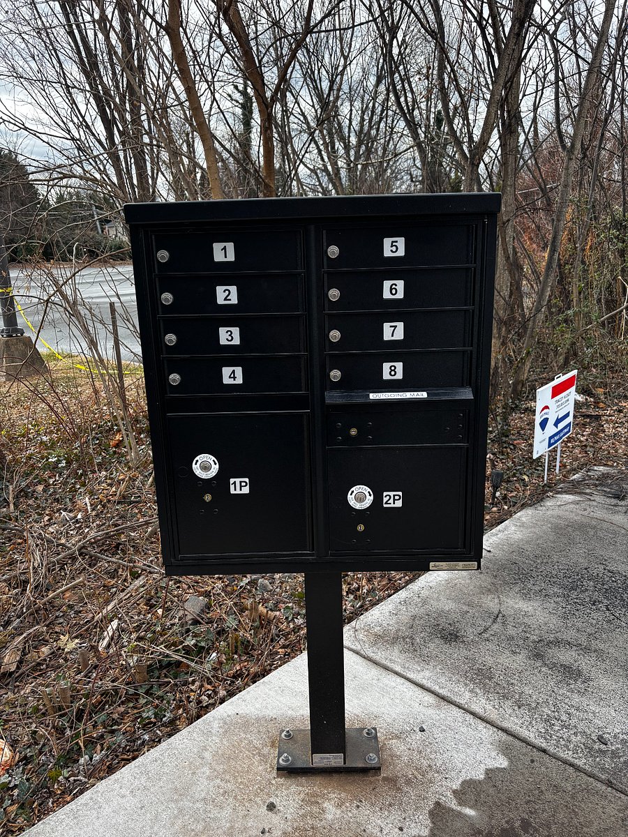 If you choose to receive mail, a private box is right outside the main door.