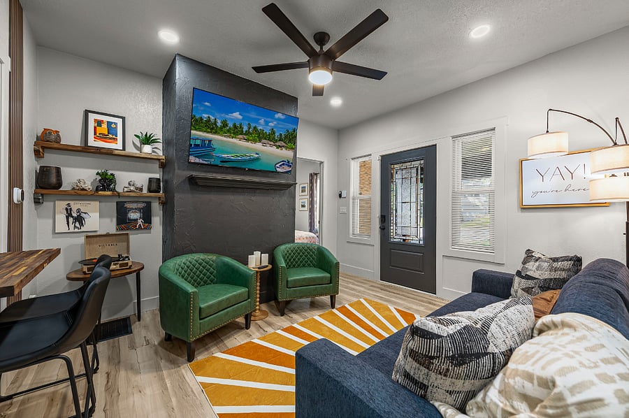 Welcome to your stylish KC retreat! Bold dcor, cozy seating, and a smart TV set the scene for memorable nights in. Spin vinyl, sip wine, or gather with friends before exploring Truman landmarks, Independence Square