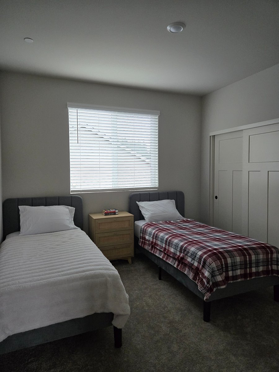 Bedroom (Upstairs)
