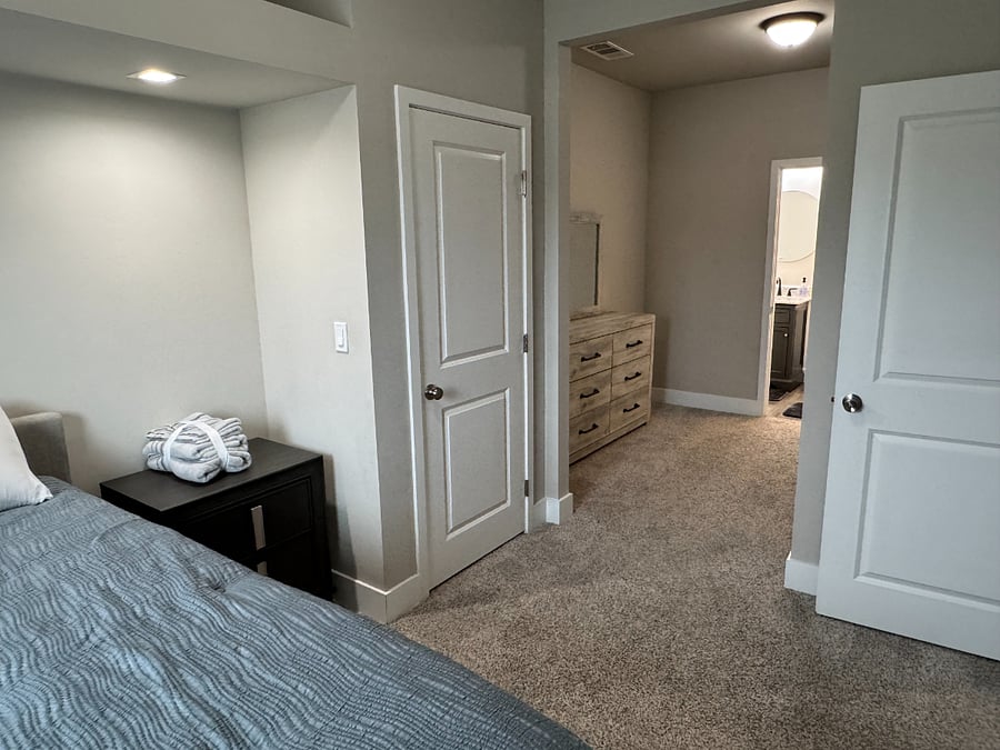 Junior Suite with queen bed and private bathroom