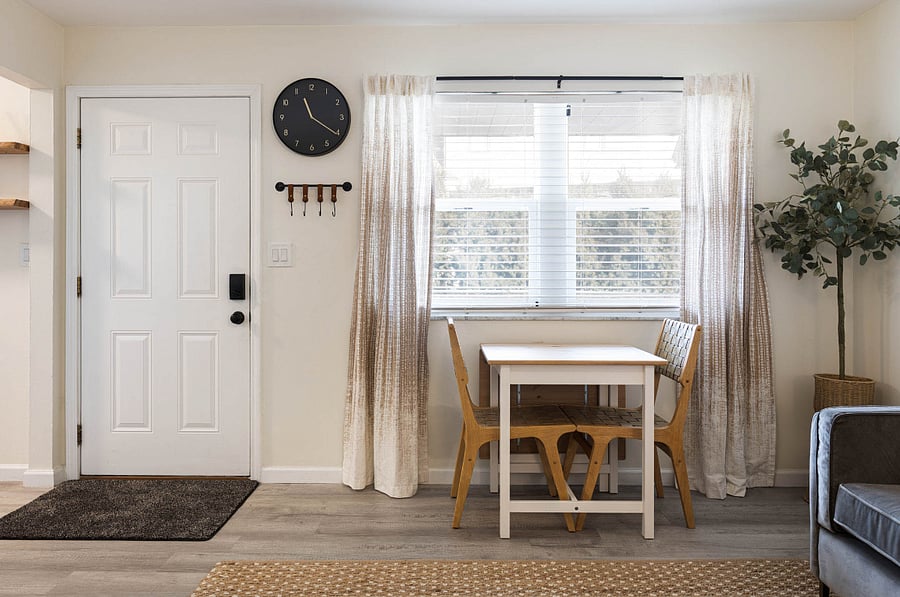 Dining nook with expandable table for meals or workspace