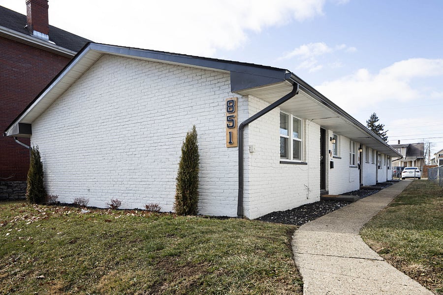 Quiet 4-plex setting in a residential neighborhood.