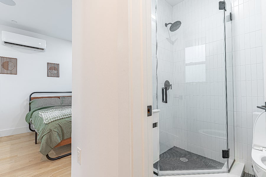 Second bathroom viewextra convenience with a two-bath layout (great for roommates/teams).
