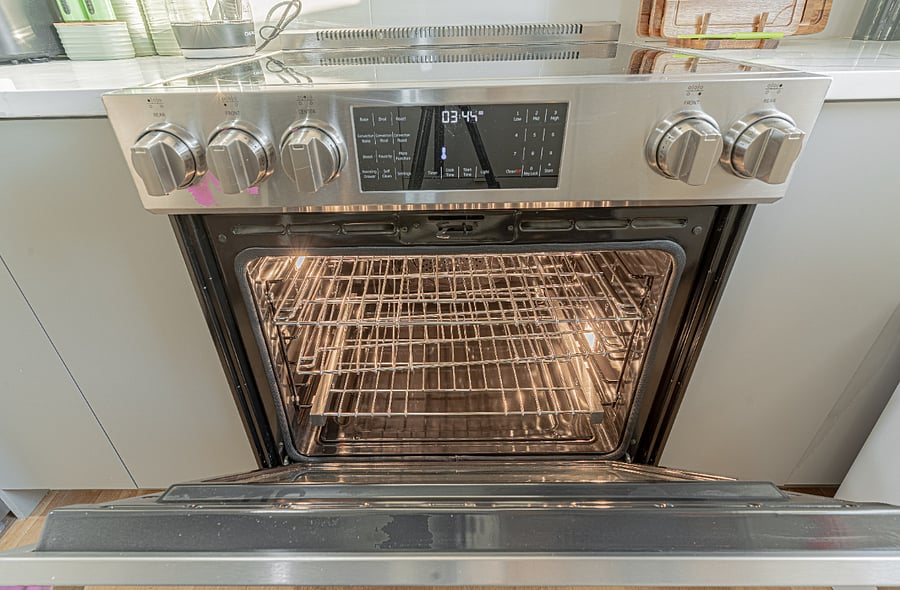 Clean, modern oven interiorwell maintained and ready for use.

