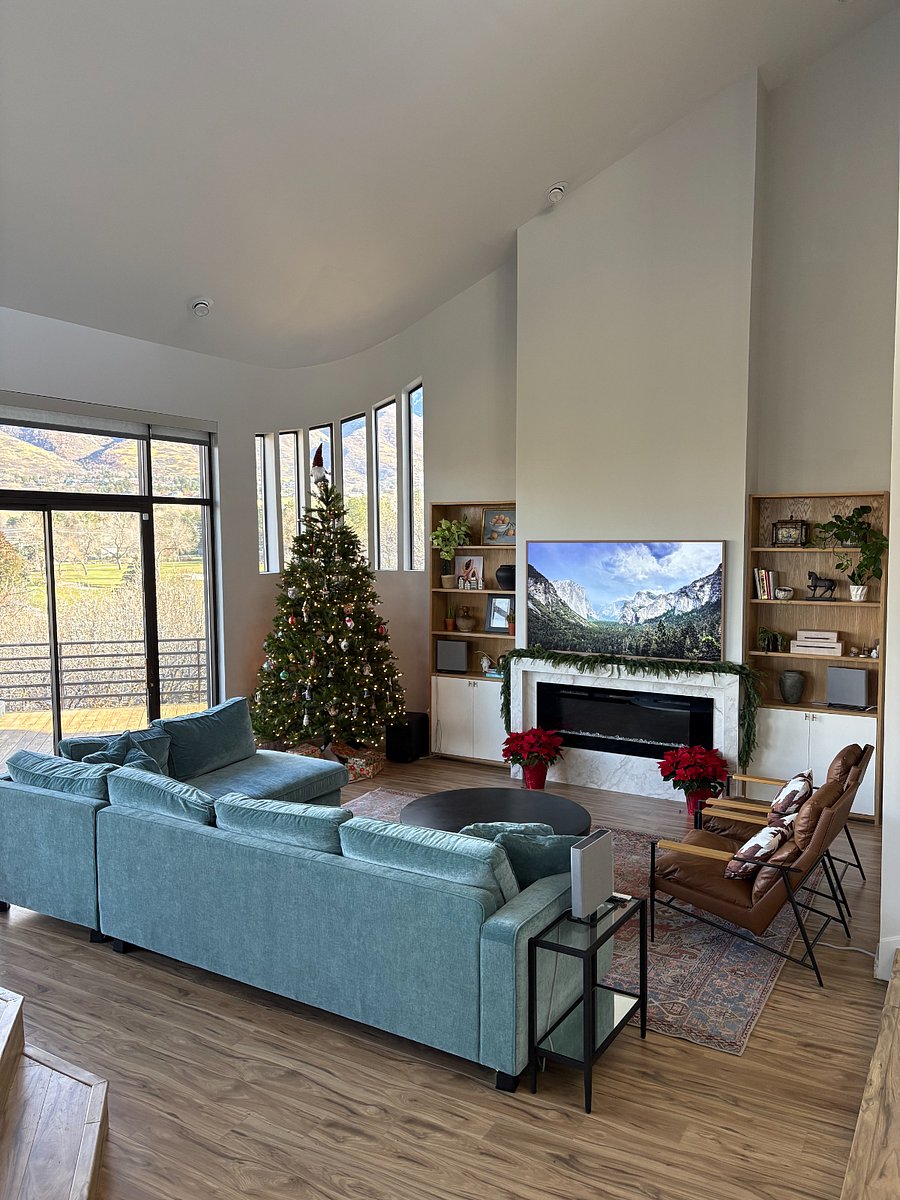 The living room and dining room boast gorgeous mountain and golf course views.