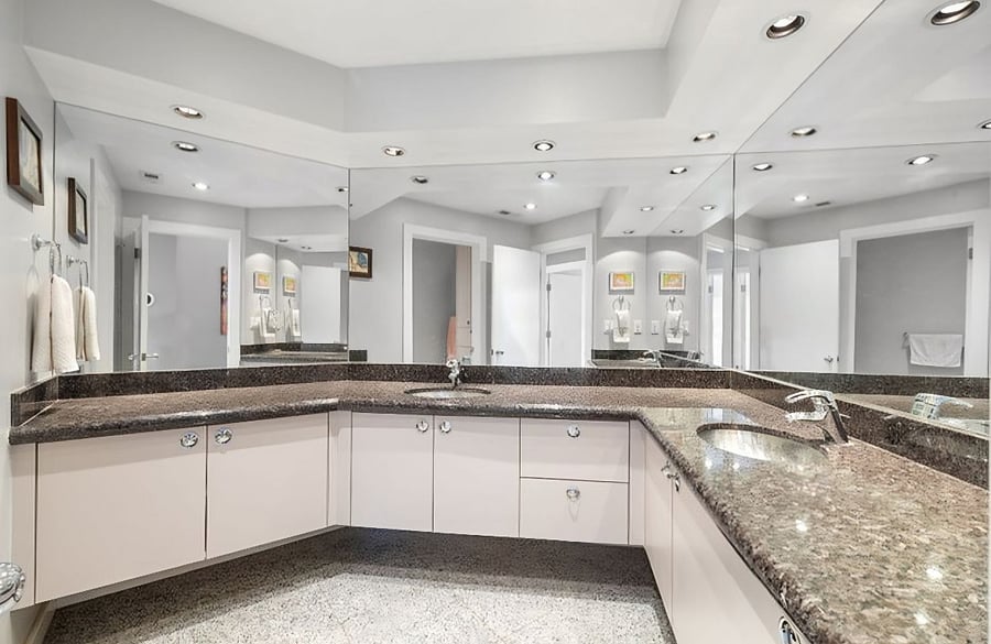 Middle level bathroom
