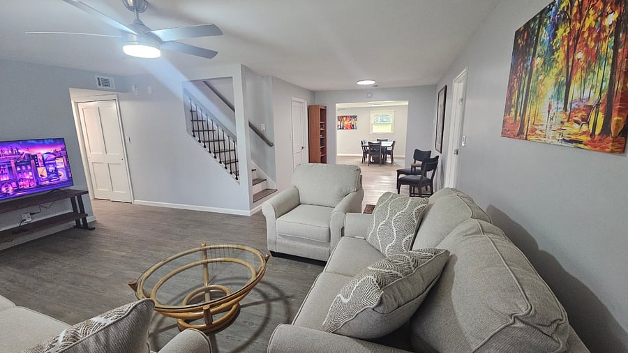 Open spacious house - from living room to kitchen!