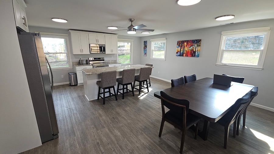 Need space to work or computer games? The kitchen has plenty!