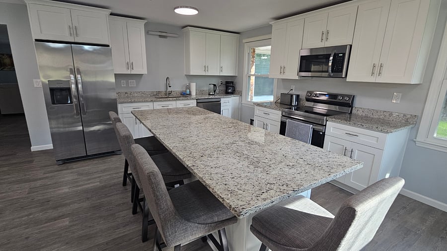 Beautiful Kitchen Island has 4 swivel seats