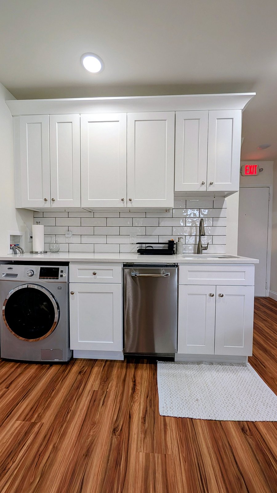 Kitchen with dishwasher and washer/dryer