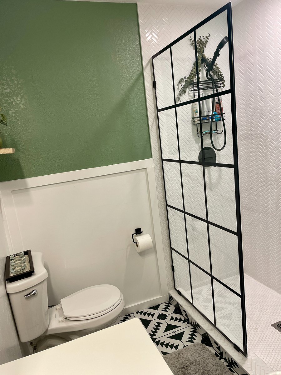 Guest bathroom 