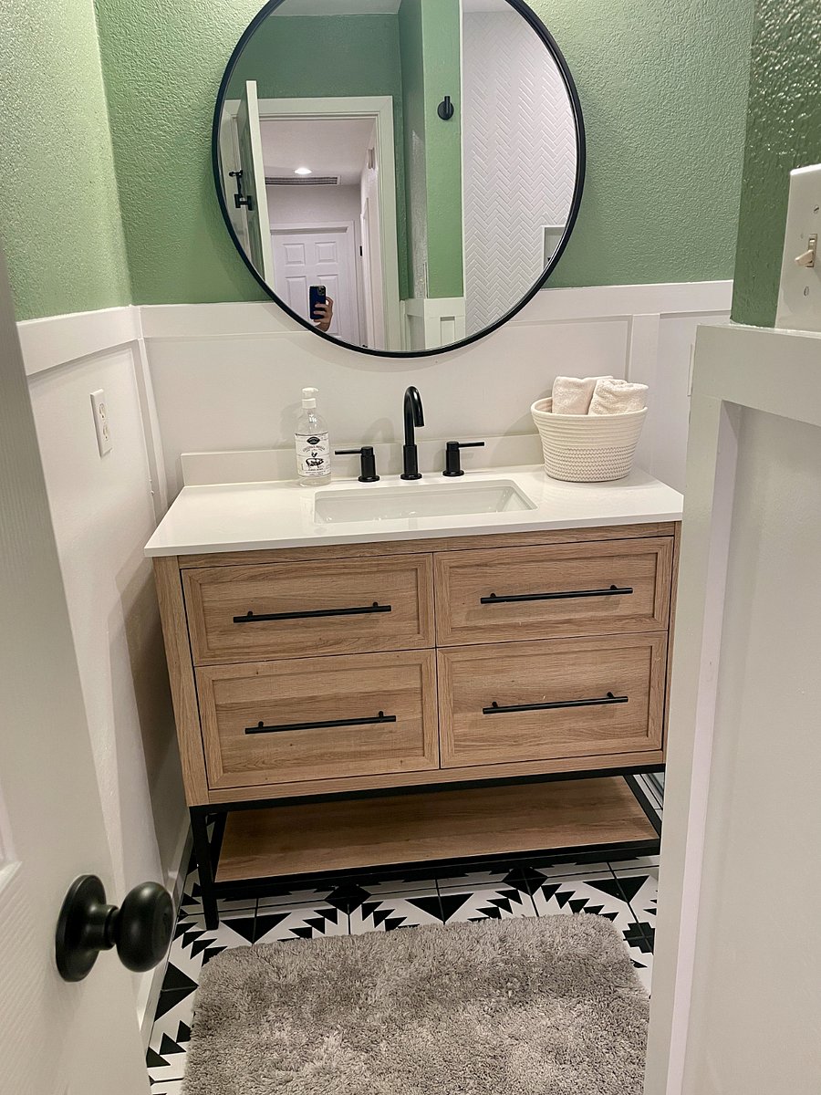 Guest bathroom 