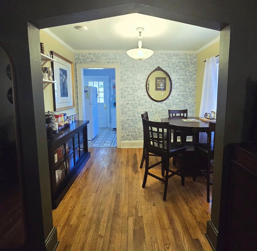 Dining room ambience