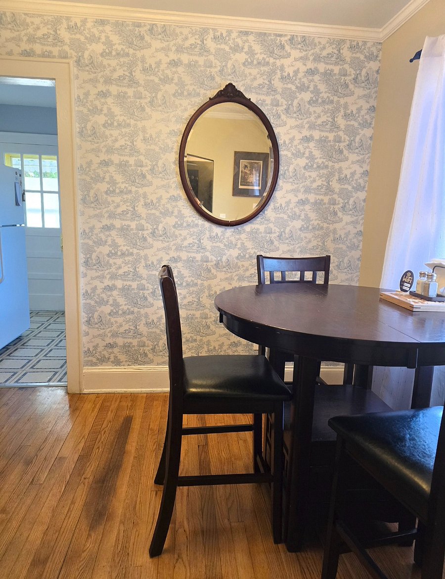 Dining room ambience
