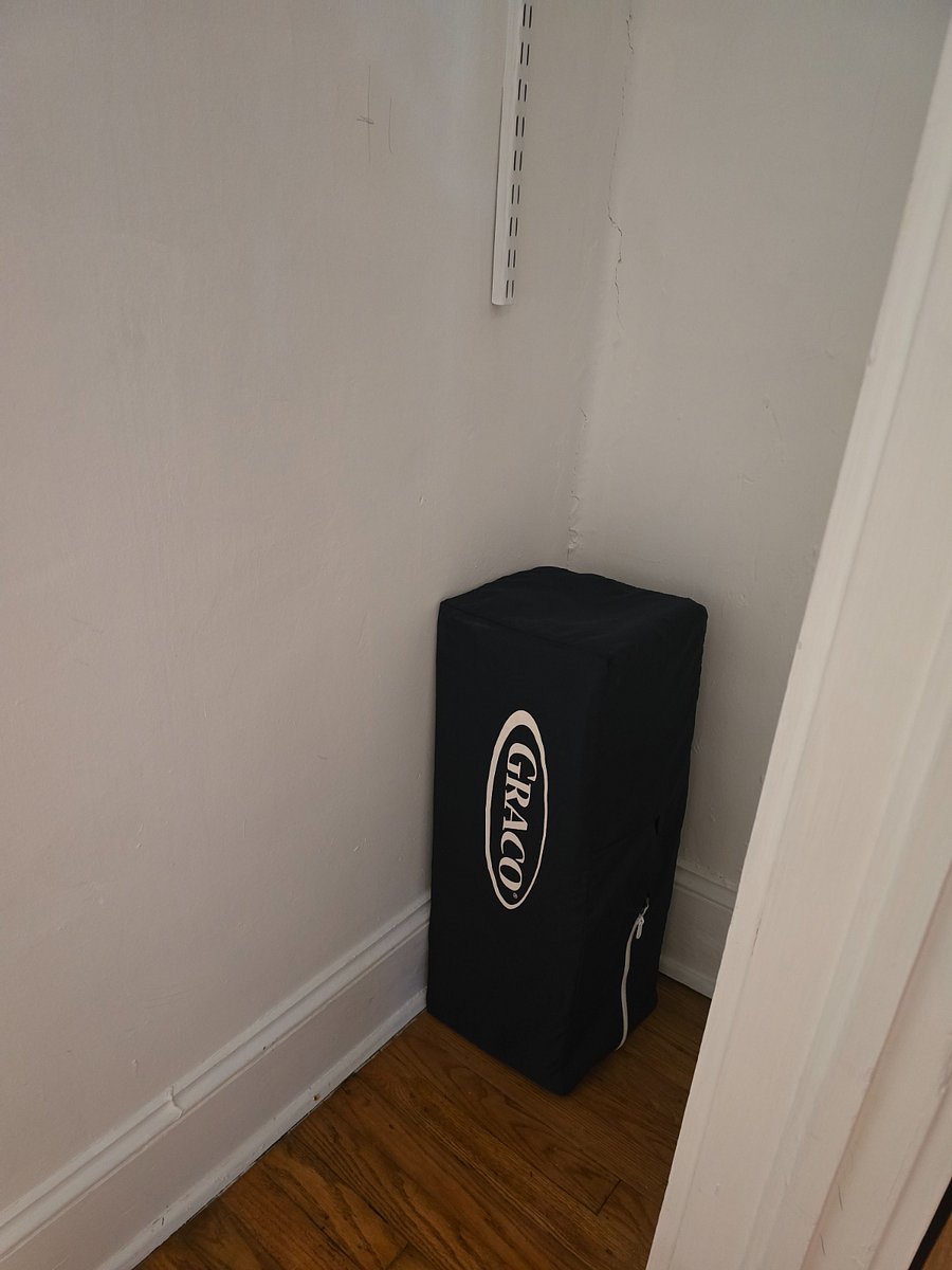 Master bedroom - Pack 'N Play