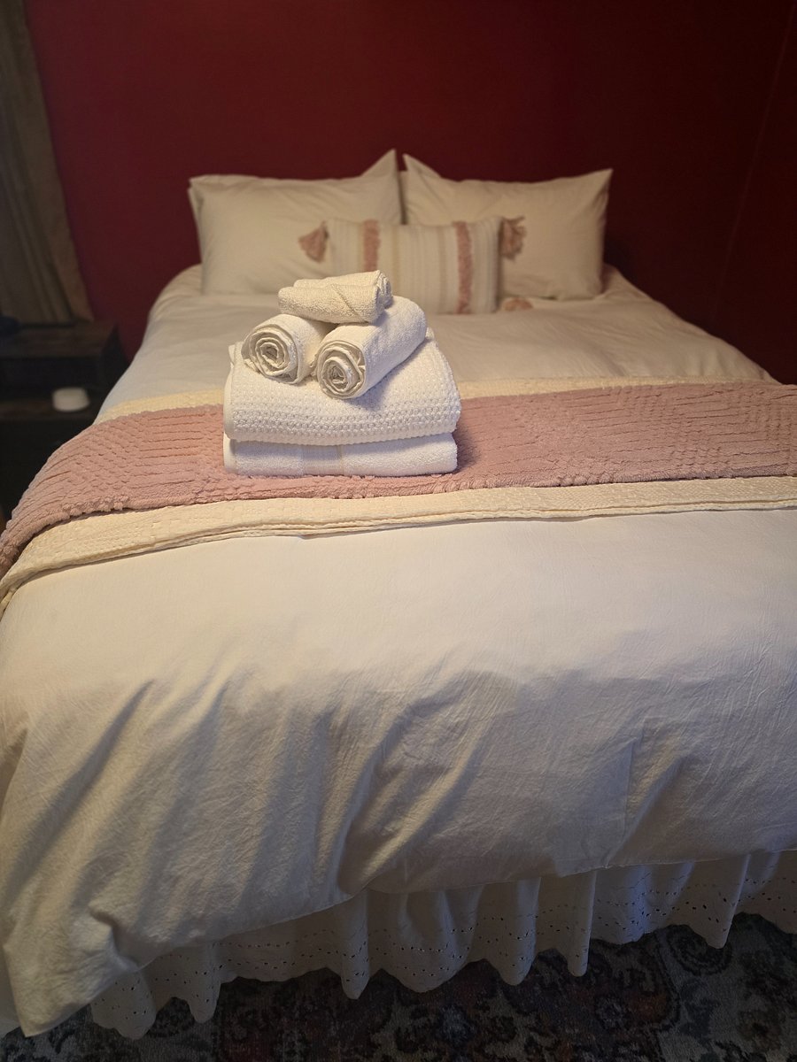Master bedroom- soft, fresh towels