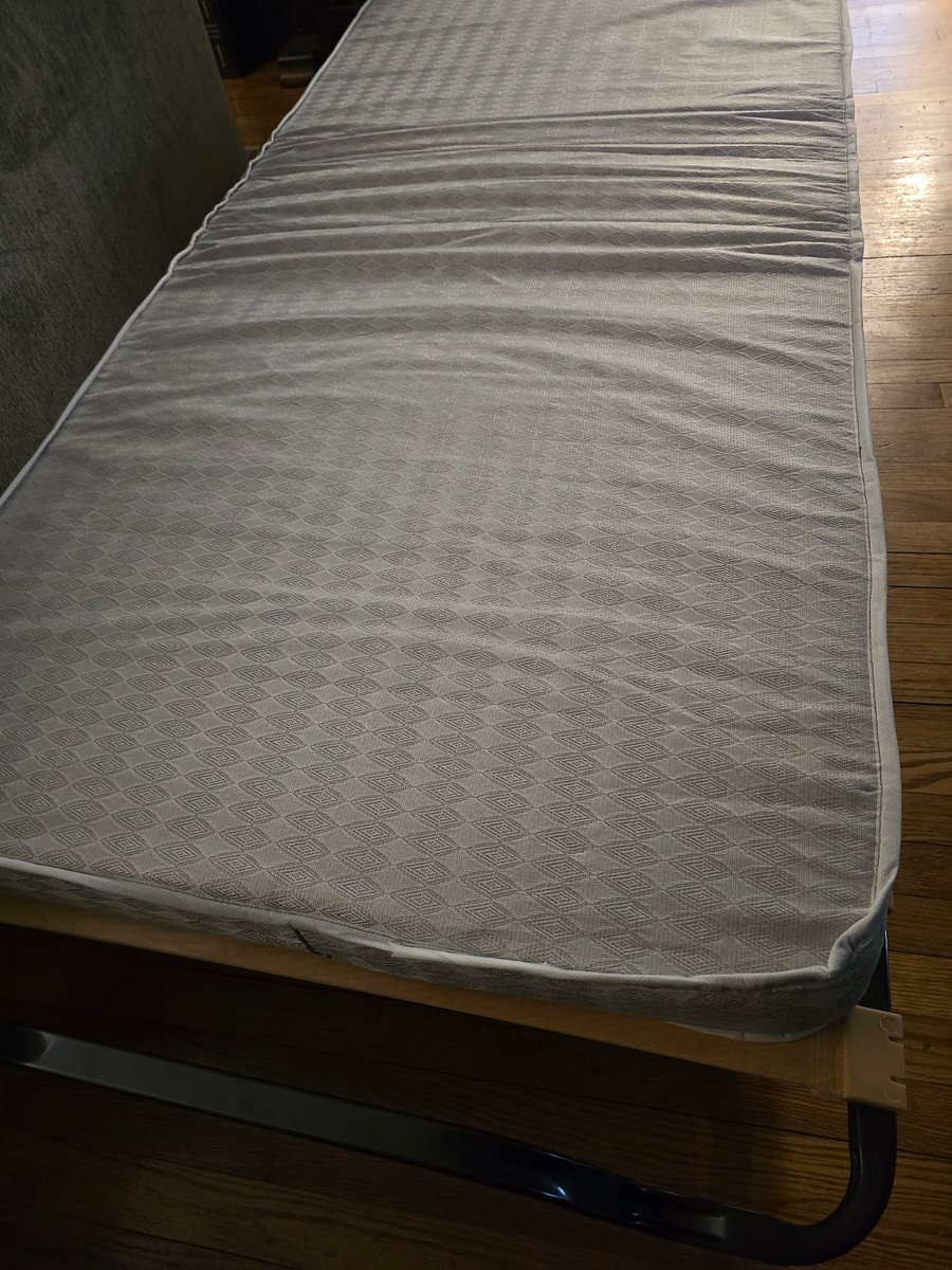 2nd bedroom - extra single, roll out bed