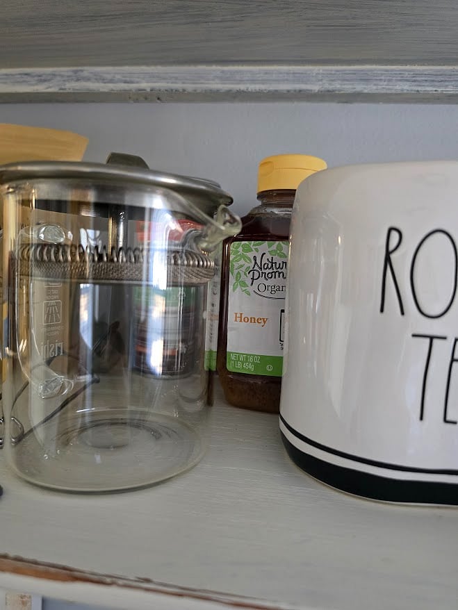Kitchen - tea infuser with honey options