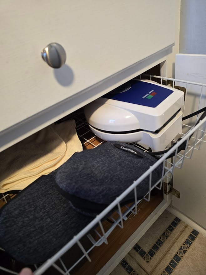 Kitchen - additional oven mitts and waffle maker