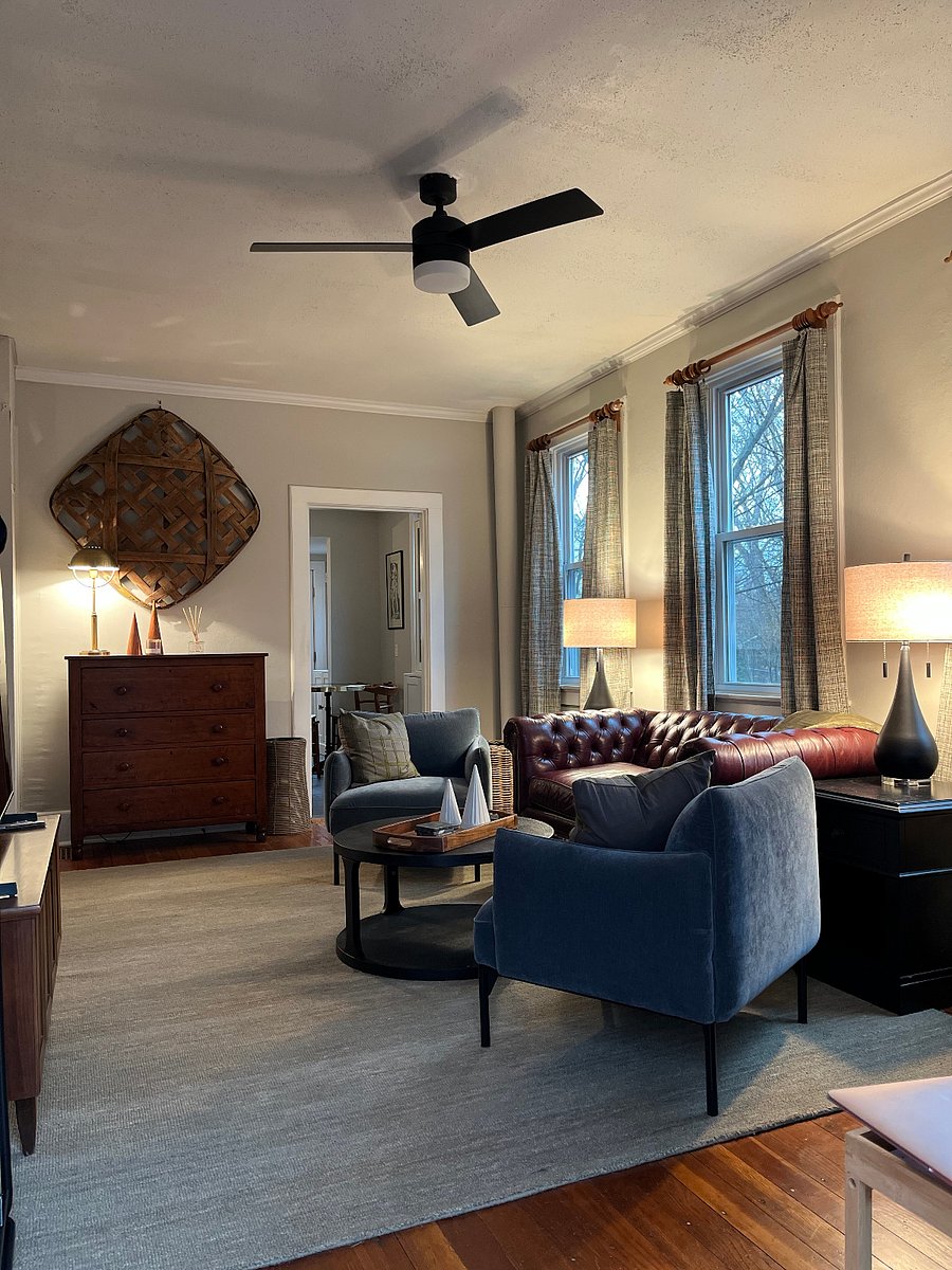 Lovely living spaces with 9' ceilings and abundant natural light.