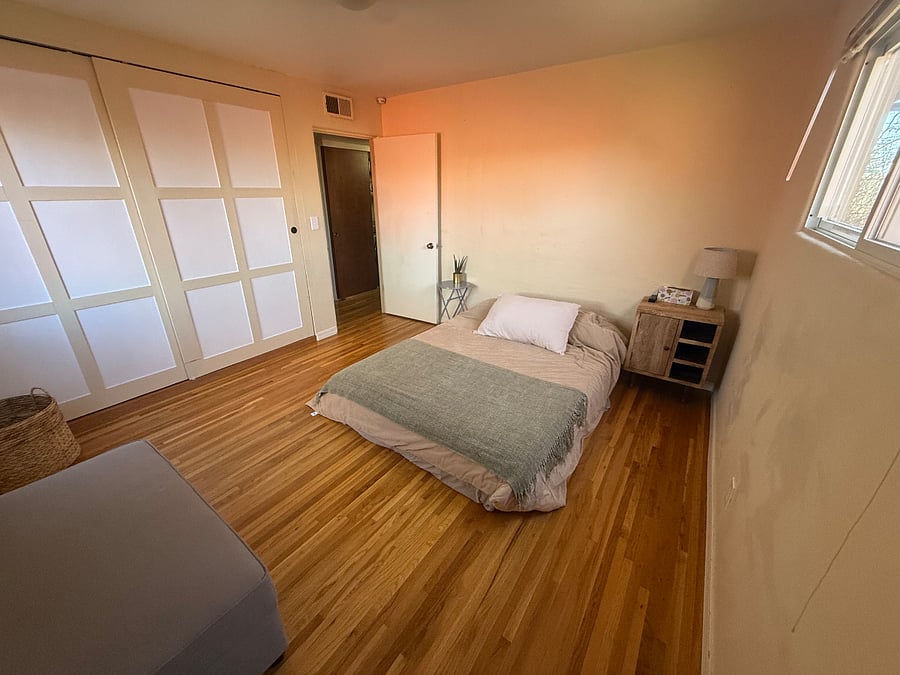 Bedroom 2- Queen room with built in closet