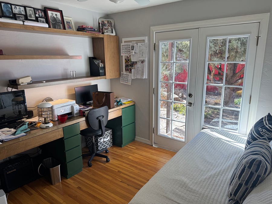 2 built in desks in bedroom 4