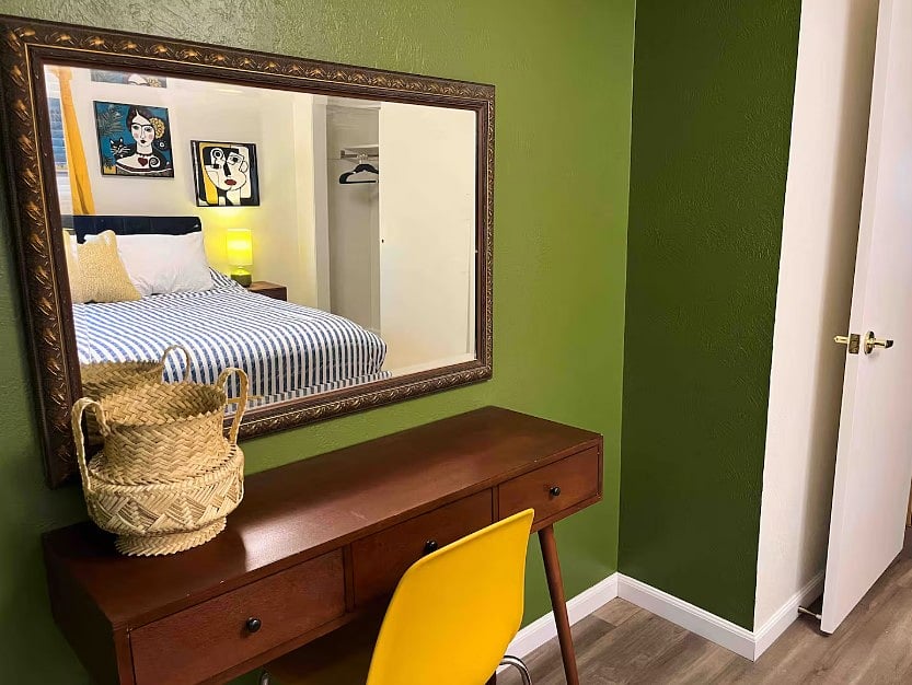 King bedroom desk/vanity space