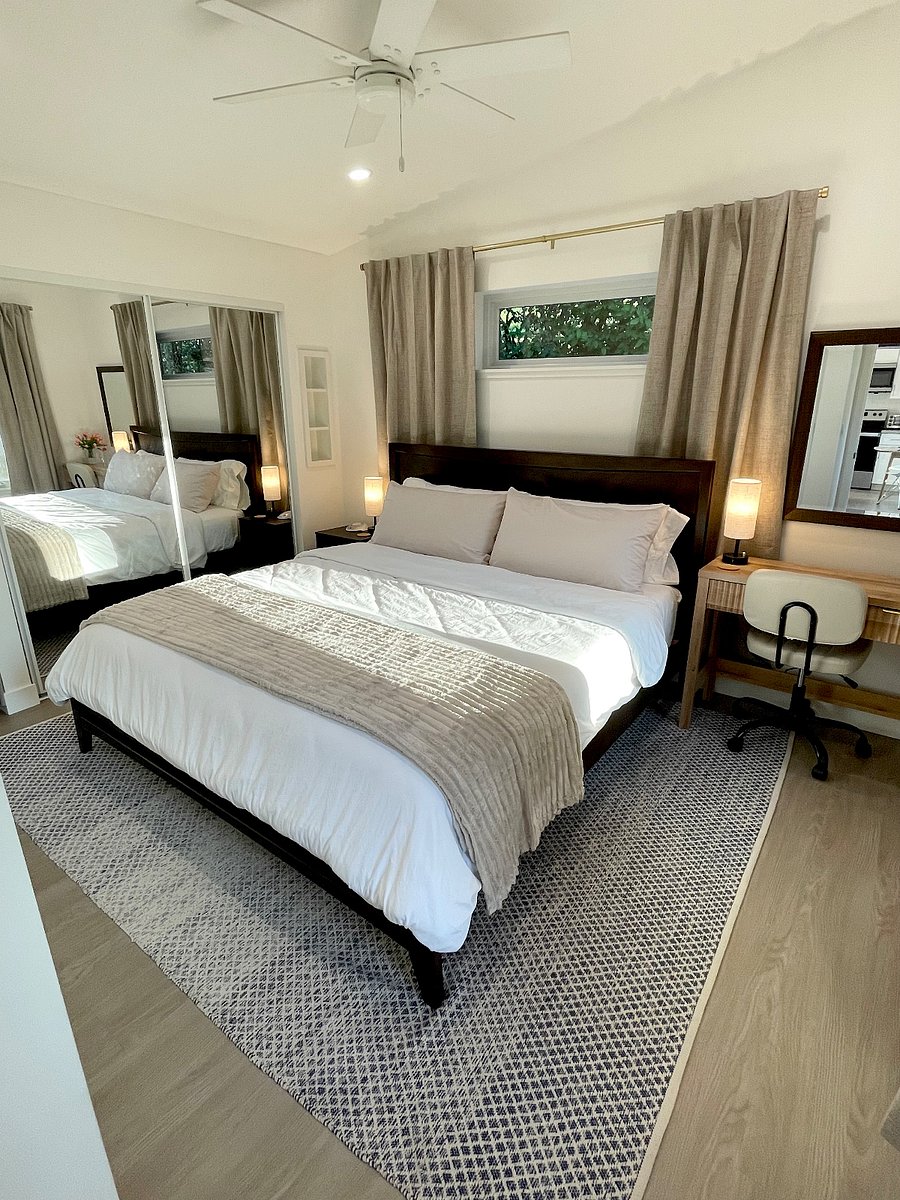 King bed with new, Nectar Premier Hybrid memory foam mattress