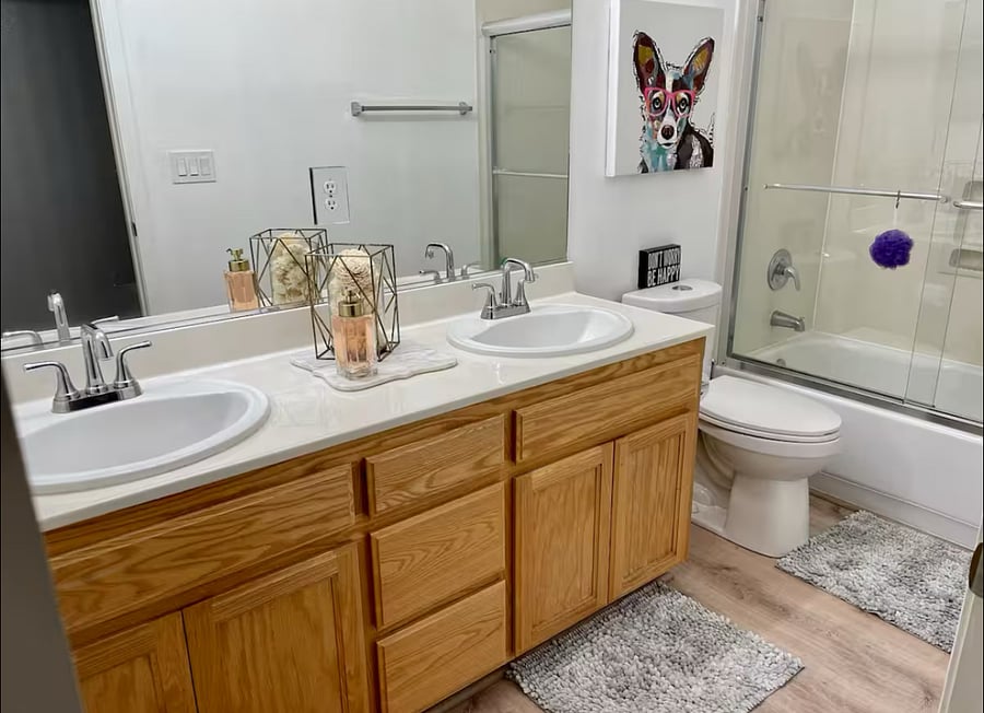 Shared Upstairs Hallway Bathroom
