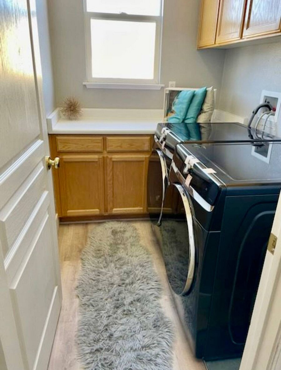 Laundry room (Use after 9pm or before 11am)