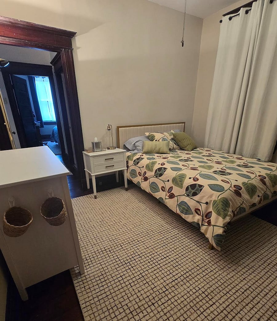 Queen bed, plush mattress