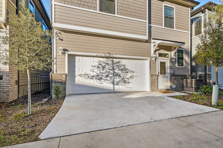Secure 2 Car Garage
