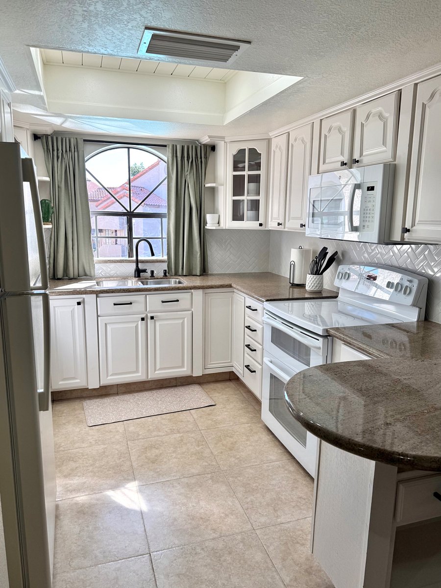 Double Oven | Granite Counters