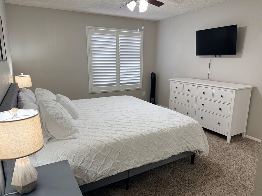 King Bed | Smart TV | Split Tilt Shutters