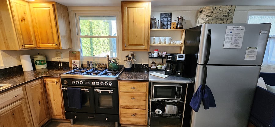 Make a full meal on our 36 inch double oven gas stove top. Seasonings and Oil available. Everything from Cutting Boards, Utensils and even Timer are included