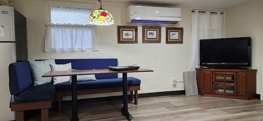 Eat your meals here, there is even enough room for a laptop. The Wifi Router is located by the TV, so if you prefer to use ethernet cable for internet your all set.