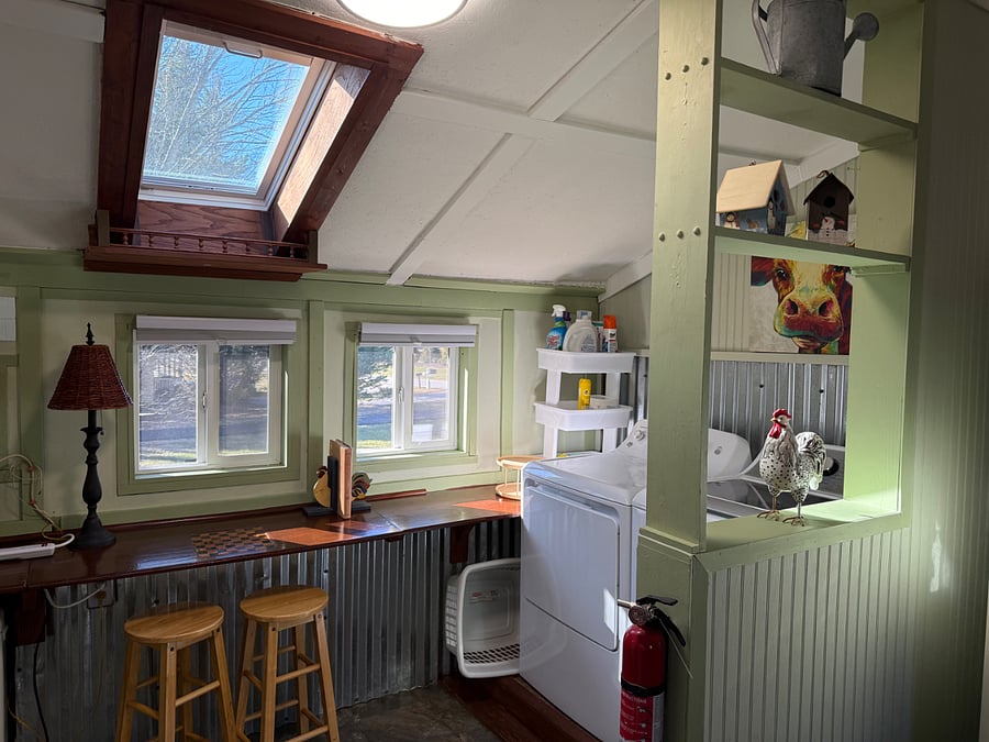 Windows for sunshine and they slide open for warm season breezes. Area features bar seating.