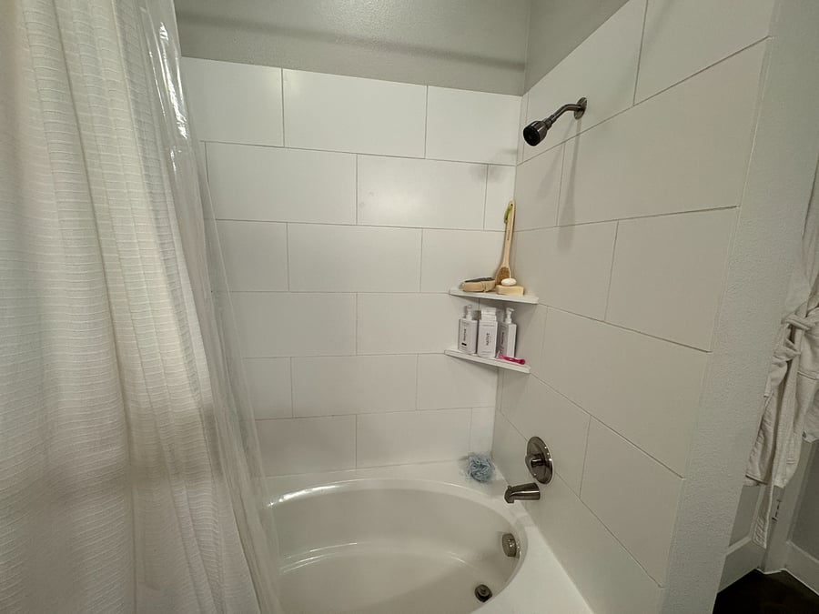 Tub/Shower with Product