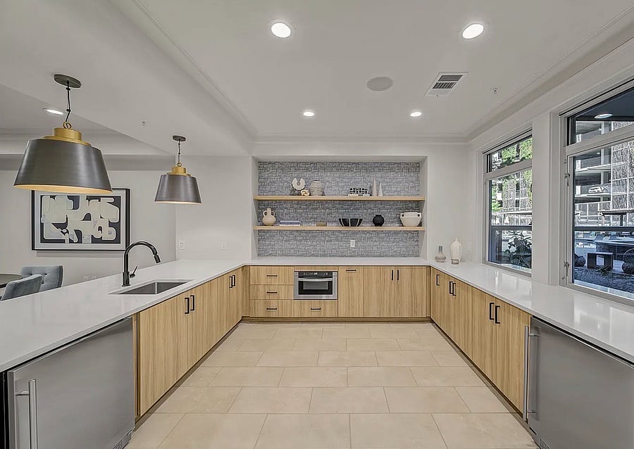 Common kitchen area, with microwave/convection, 2 refrigerators and sink