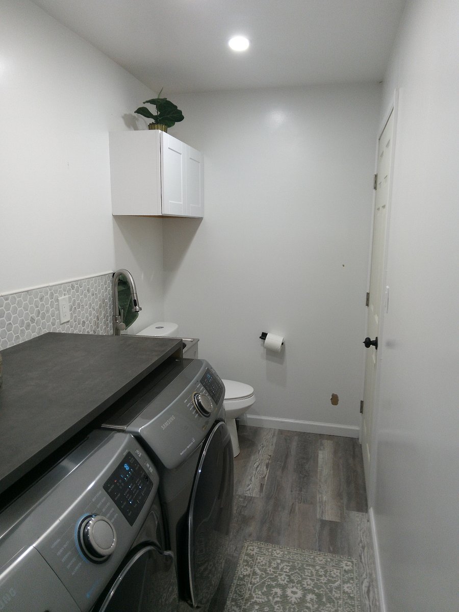 Shower towels, hand drying towels, and basic needs are covered (toilet paper, toothbrush, mouthwash, toothpaste). 