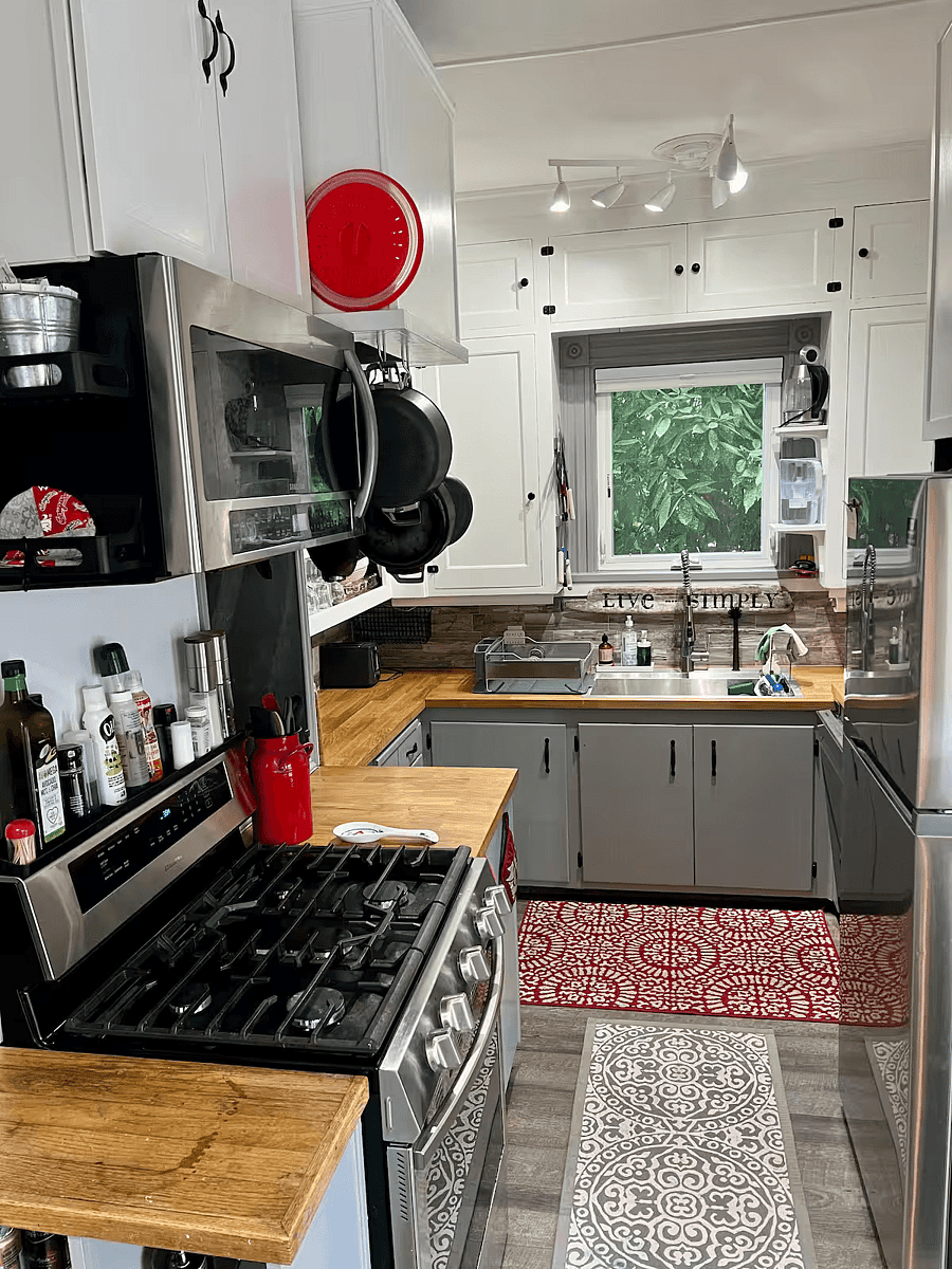 Fully-Stocked Kitchen