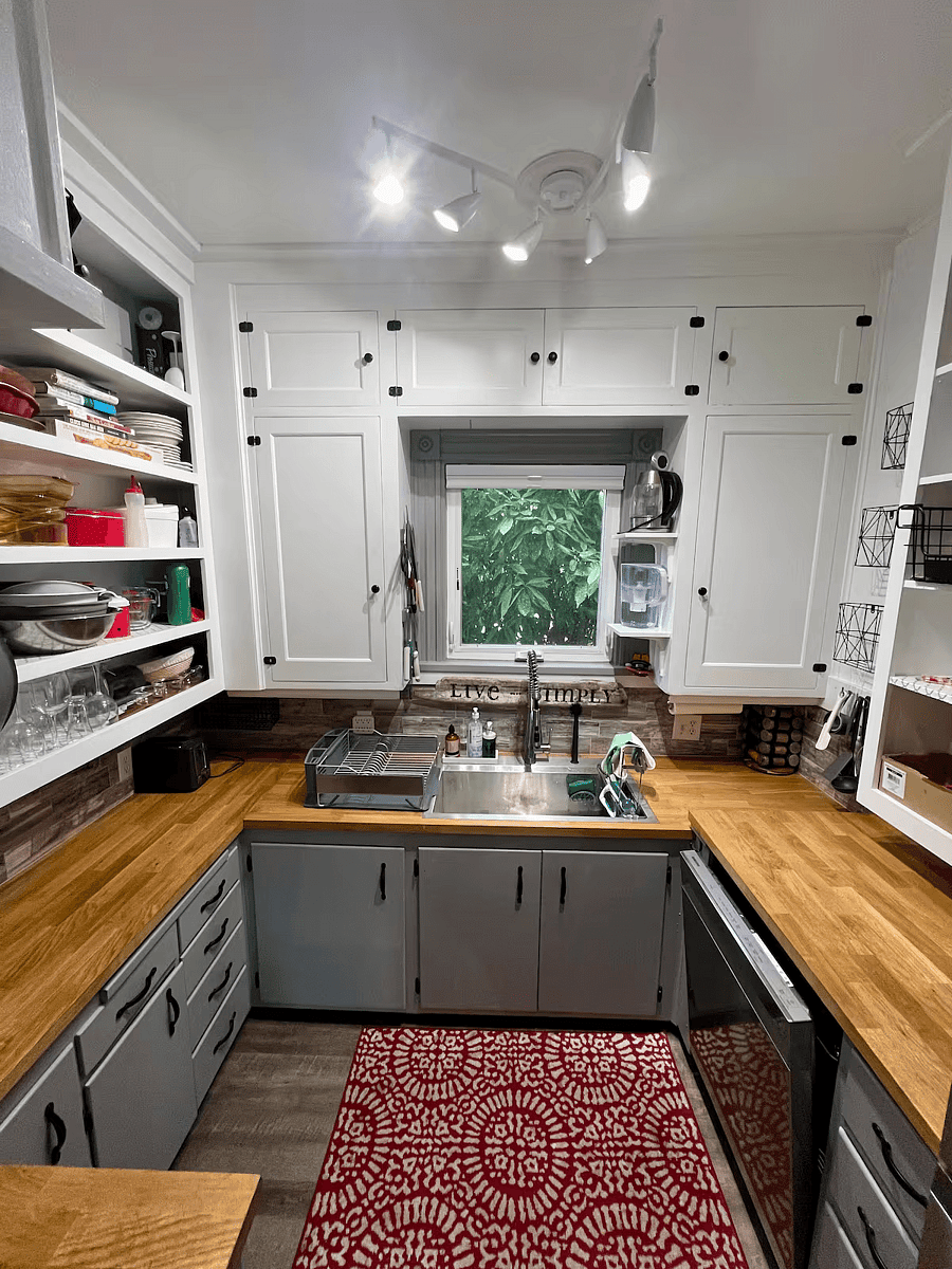 Kitchen (Main Floor) with Lots of Storage